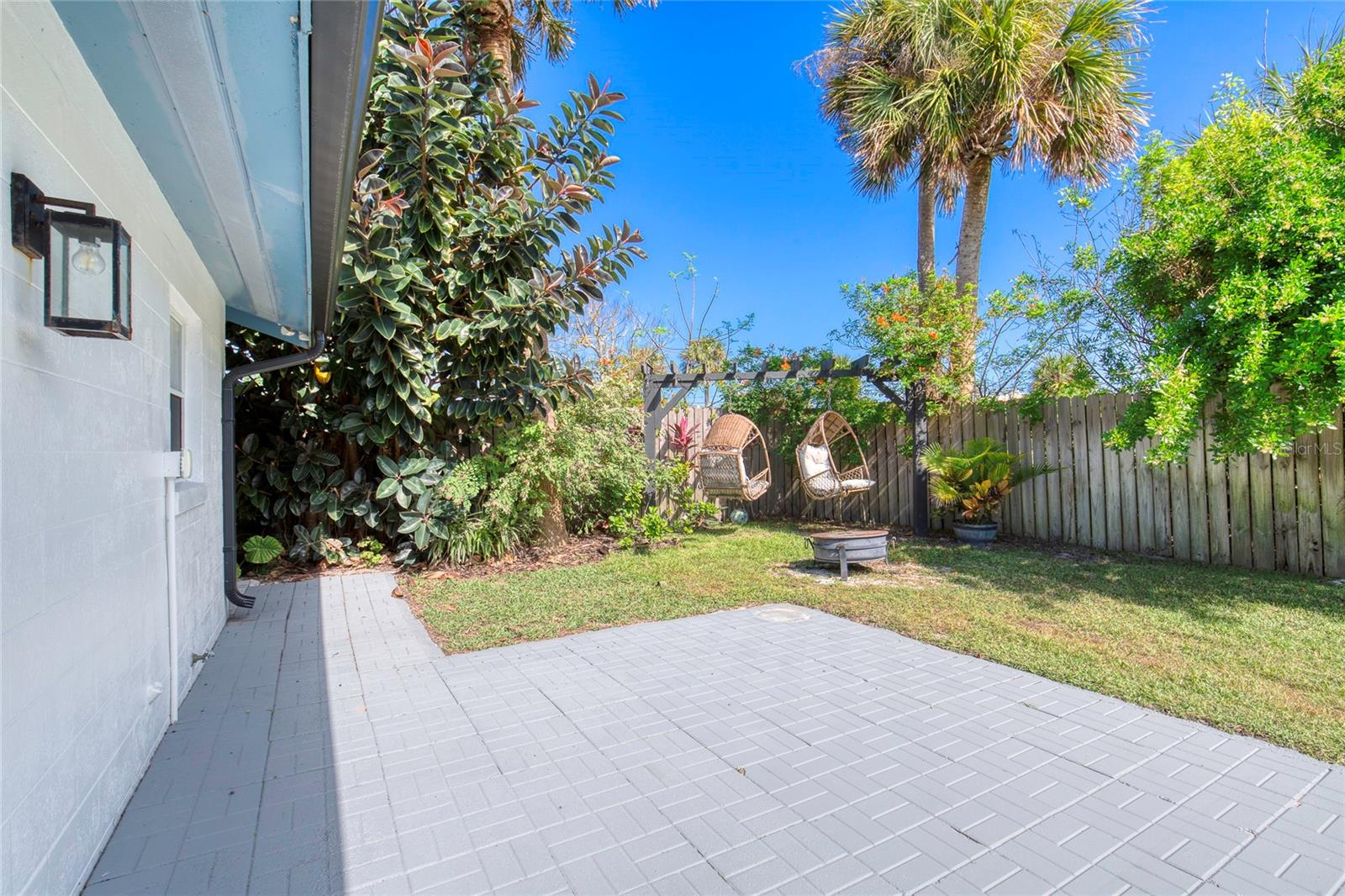 LIGHTHOUSE SHORES - Residential