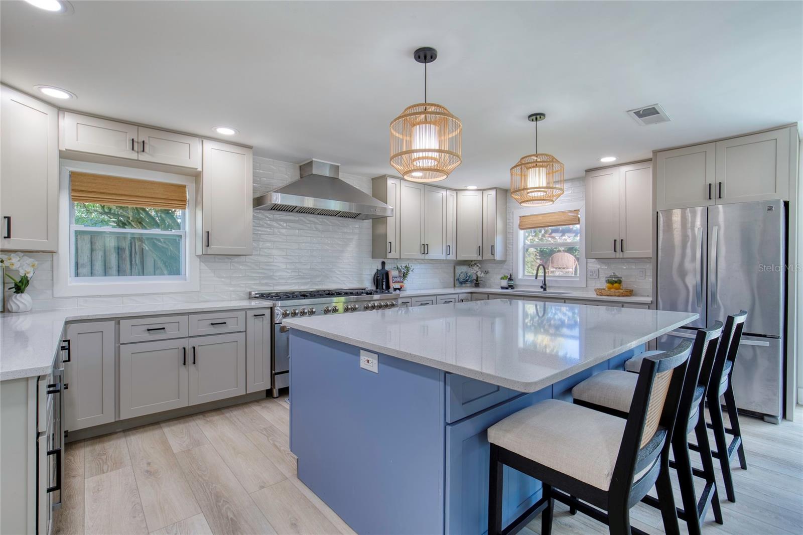 LIGHTHOUSE SHORES - Residential