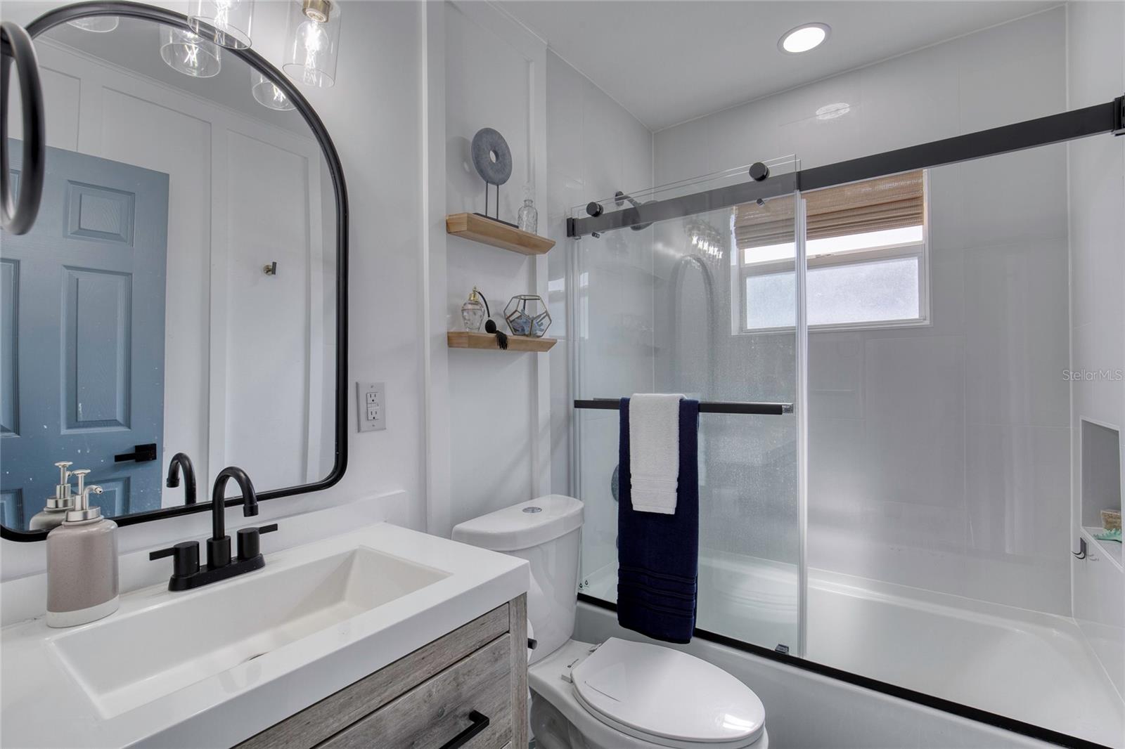 LIGHTHOUSE SHORES - Residential