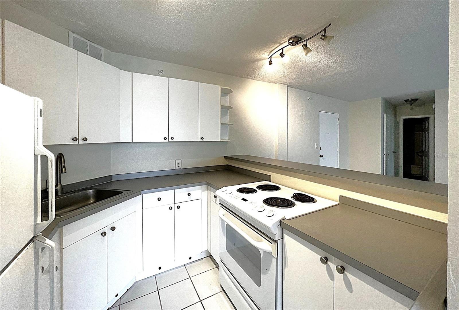 WAVE THE CONDO - Residential