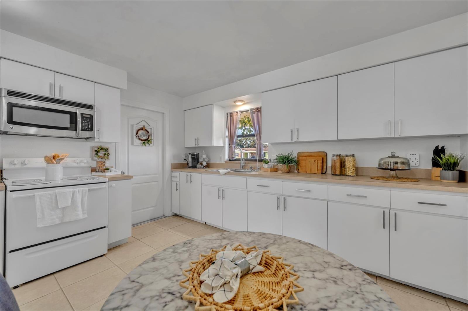 IMPERIAL ESTATES - Residential