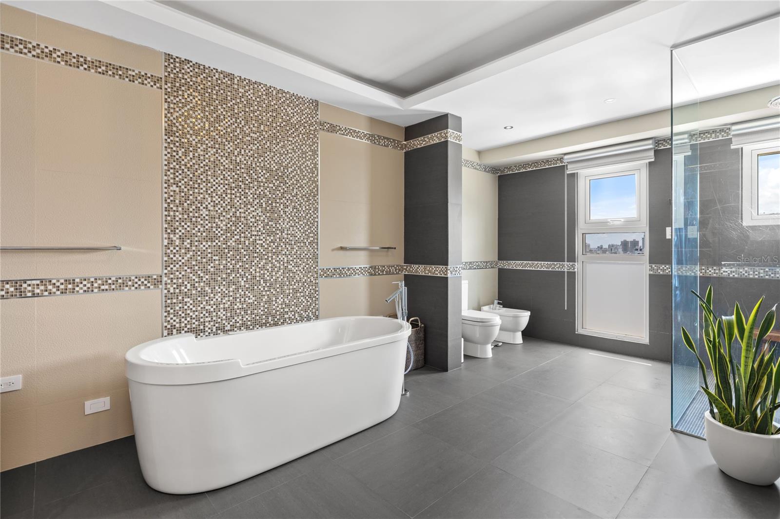 EXCELSIOR TOWER - Residential