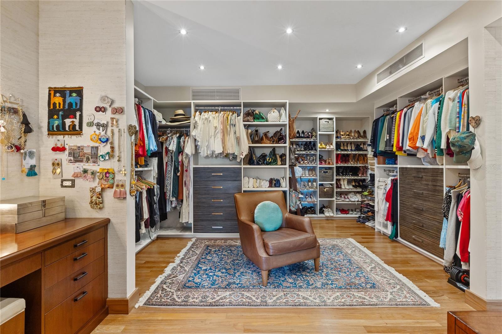 EXCELSIOR TOWER - Residential