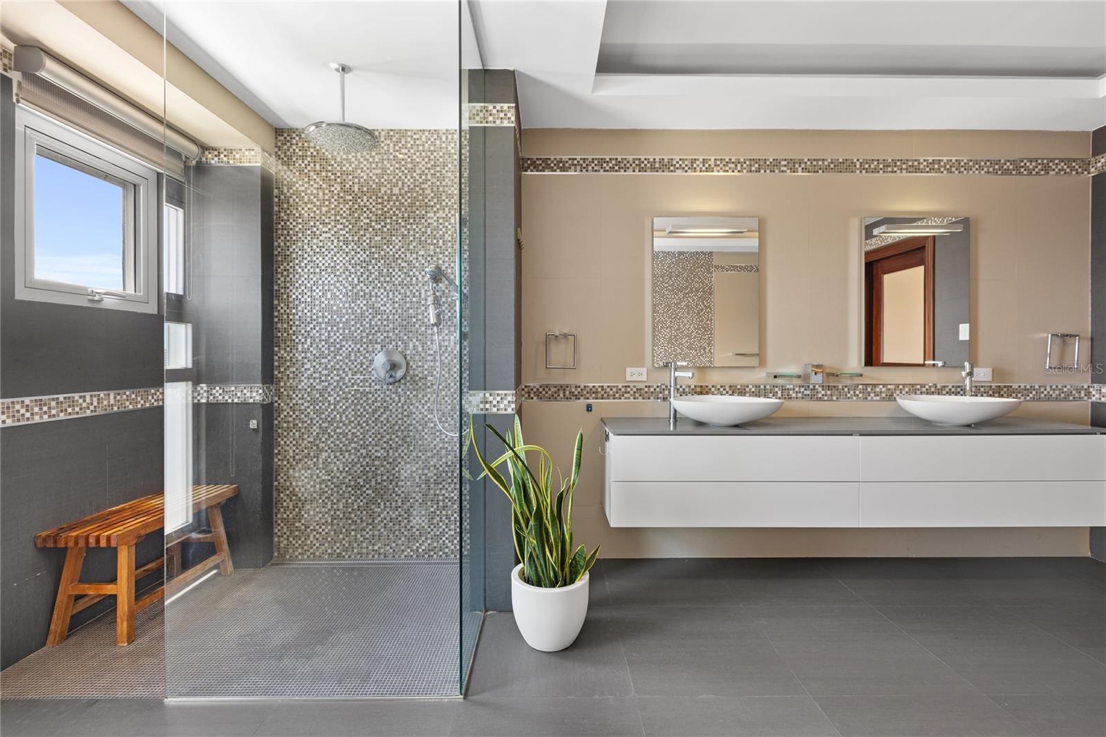 EXCELSIOR TOWER - Residential