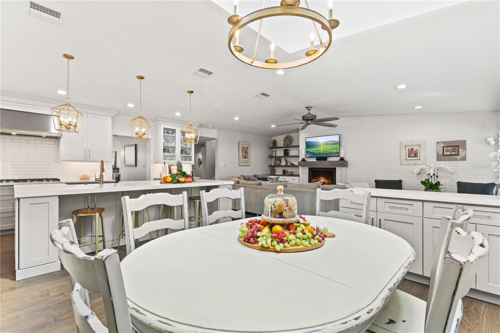 TIMBERLANE SHORES - Residential