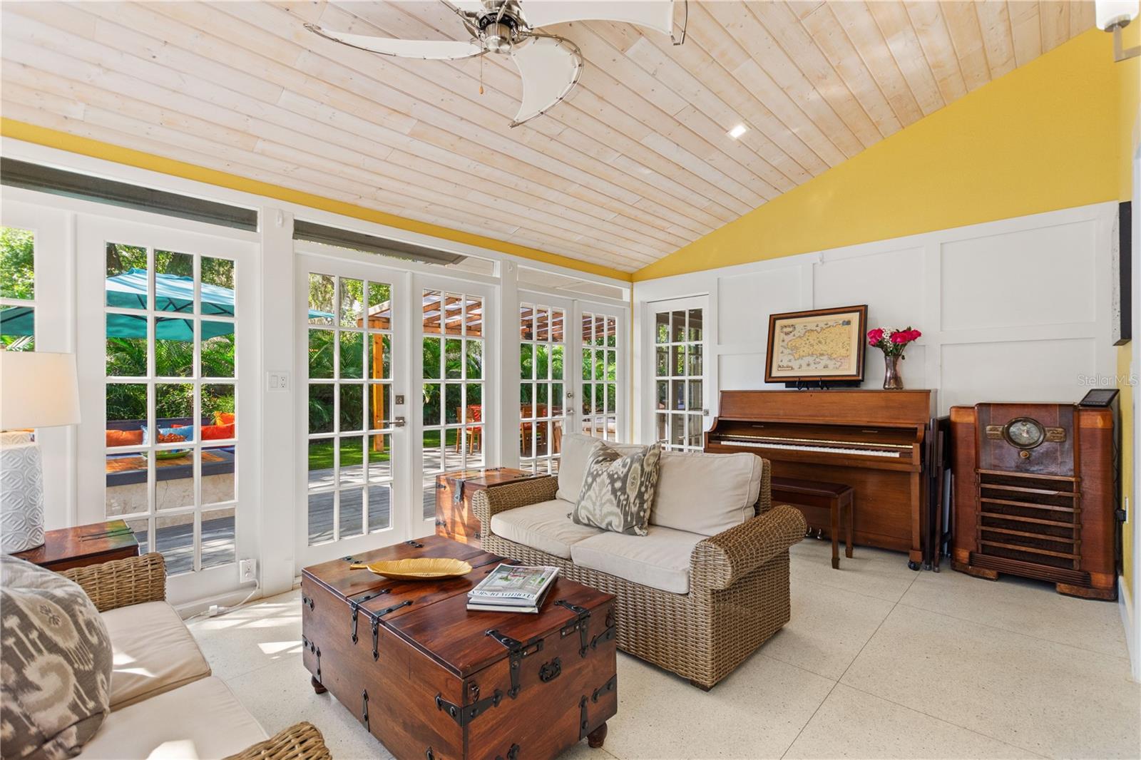 TIMBERLANE SHORES - Residential