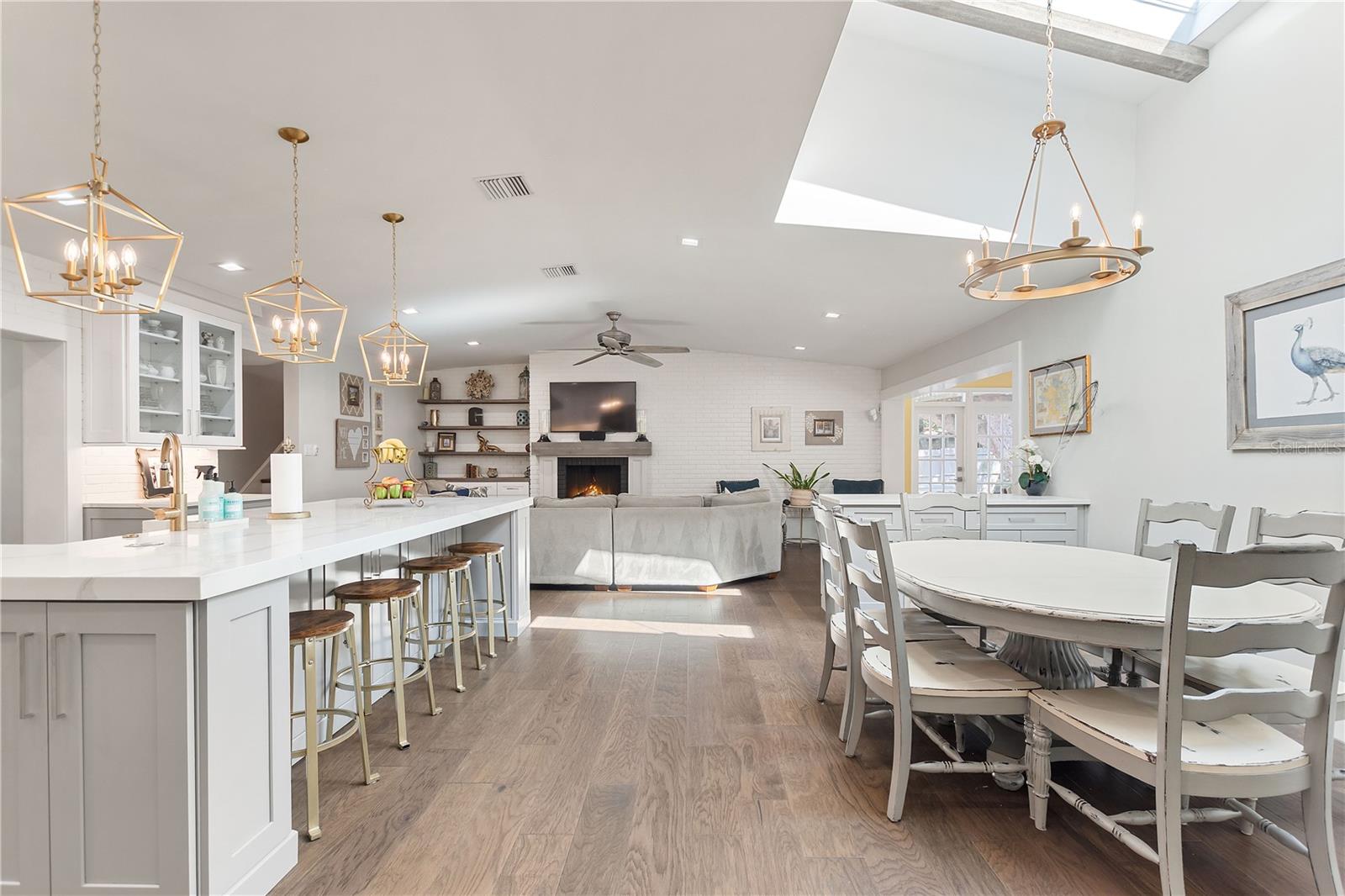 TIMBERLANE SHORES - Residential