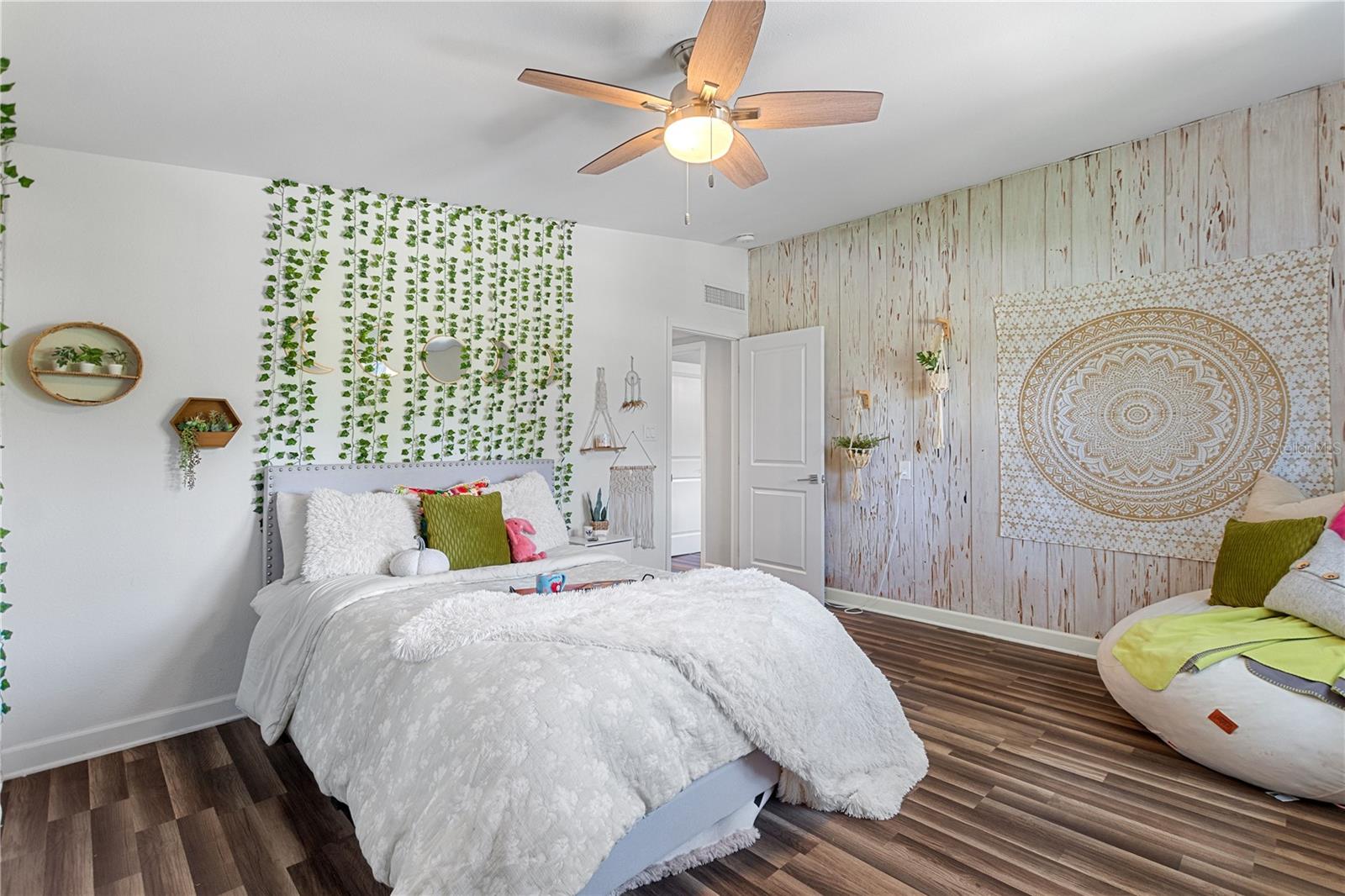 TIMBERLANE SHORES - Residential