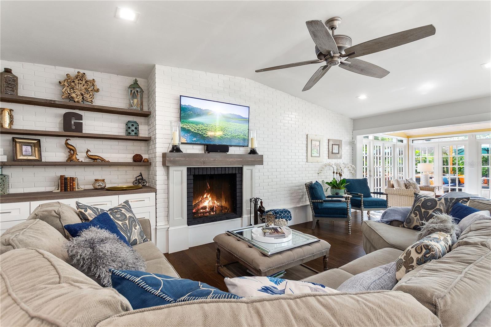 TIMBERLANE SHORES - Residential