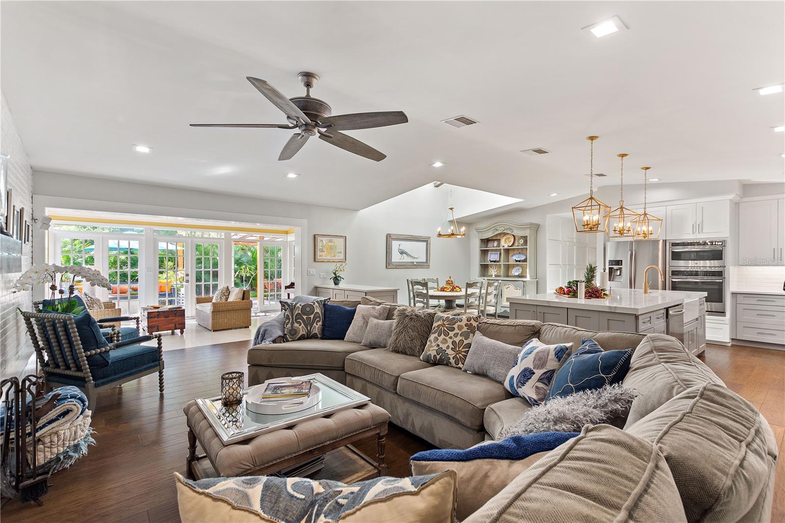 TIMBERLANE SHORES - Residential