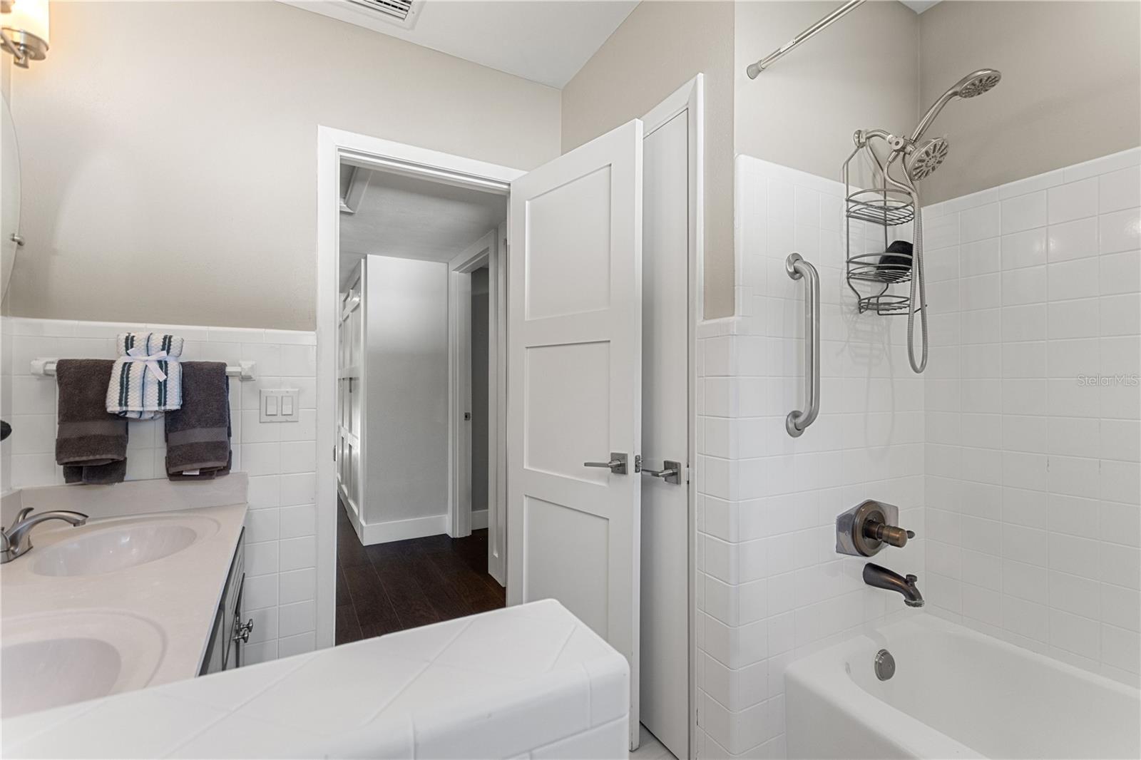 TIMBERLANE SHORES - Residential