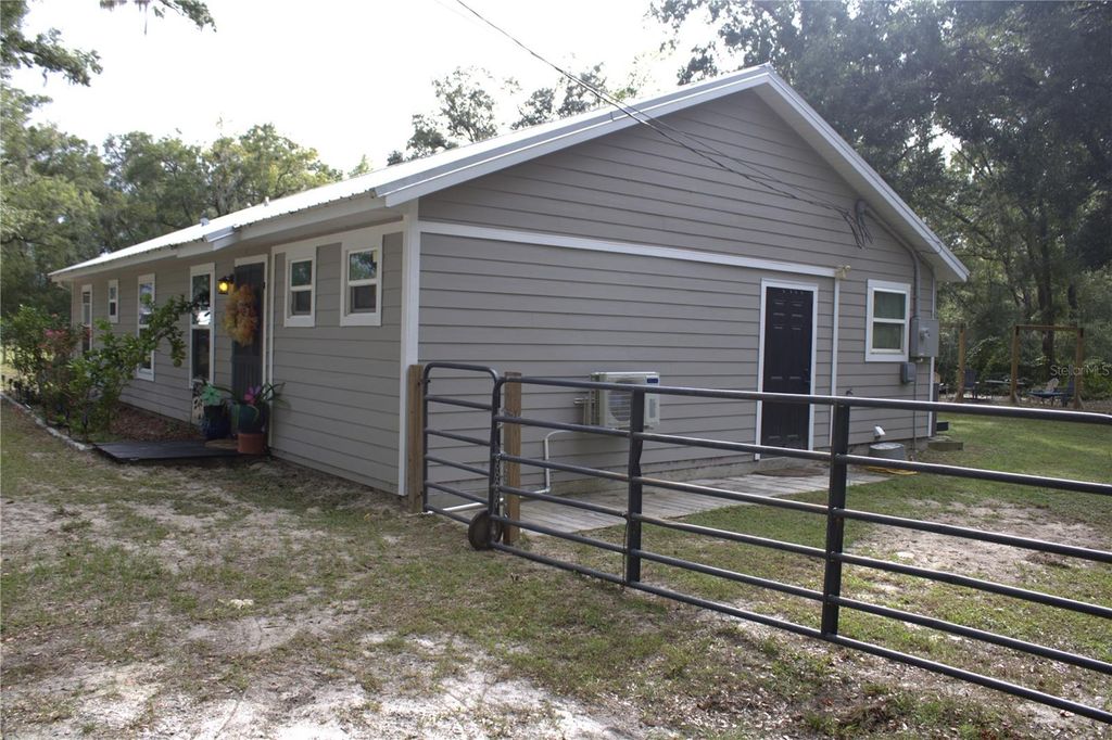 Photo of 11370 SW 175th Court, Dunnellon, FL 34432 (MLS # OM710886)
