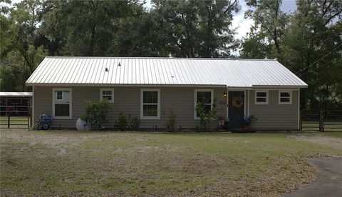 Photo of 11370 SW 175th Court, Dunnellon, FL 34432 (MLS # OM710886)