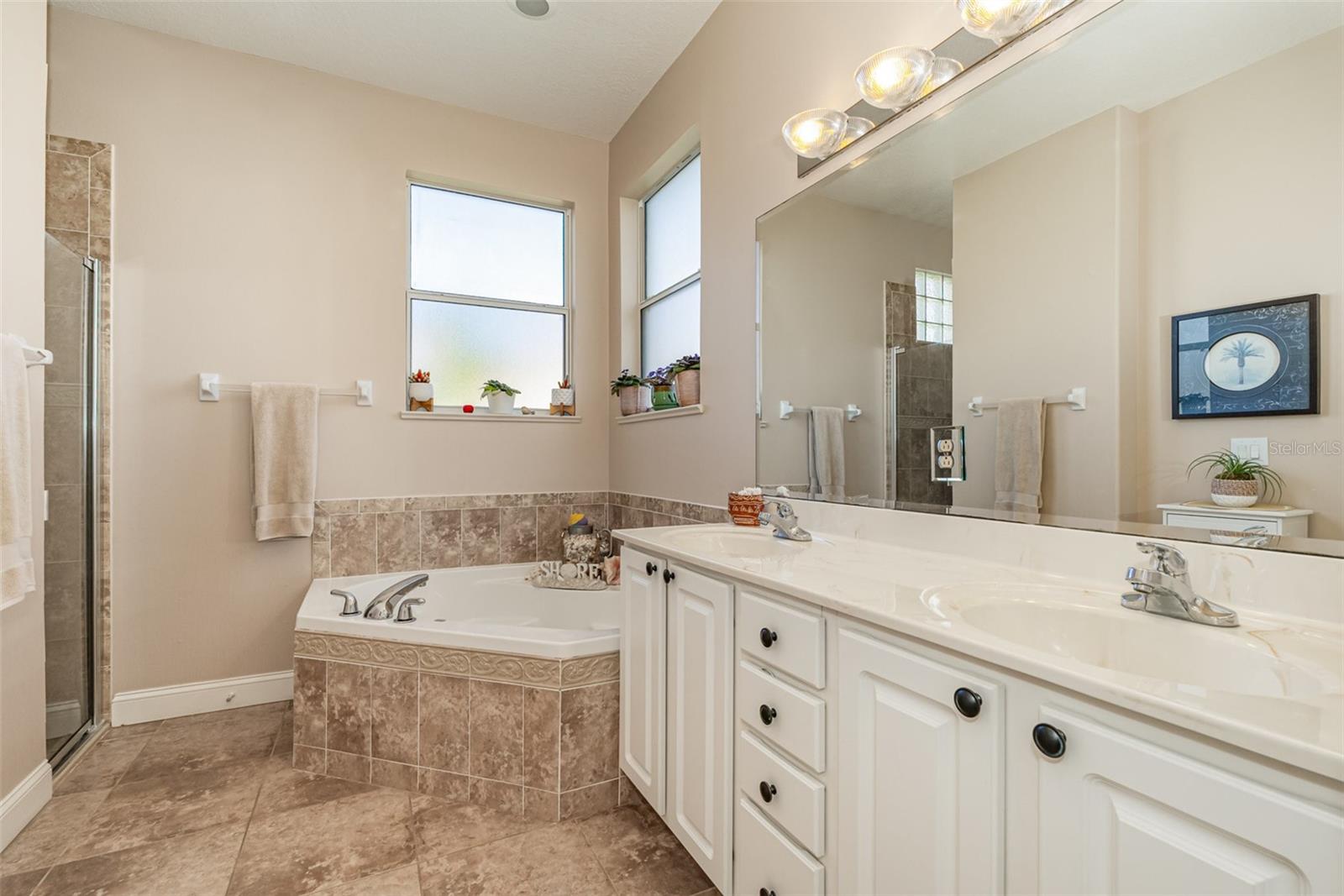 560 CASA BELLA DRIVE 1603
