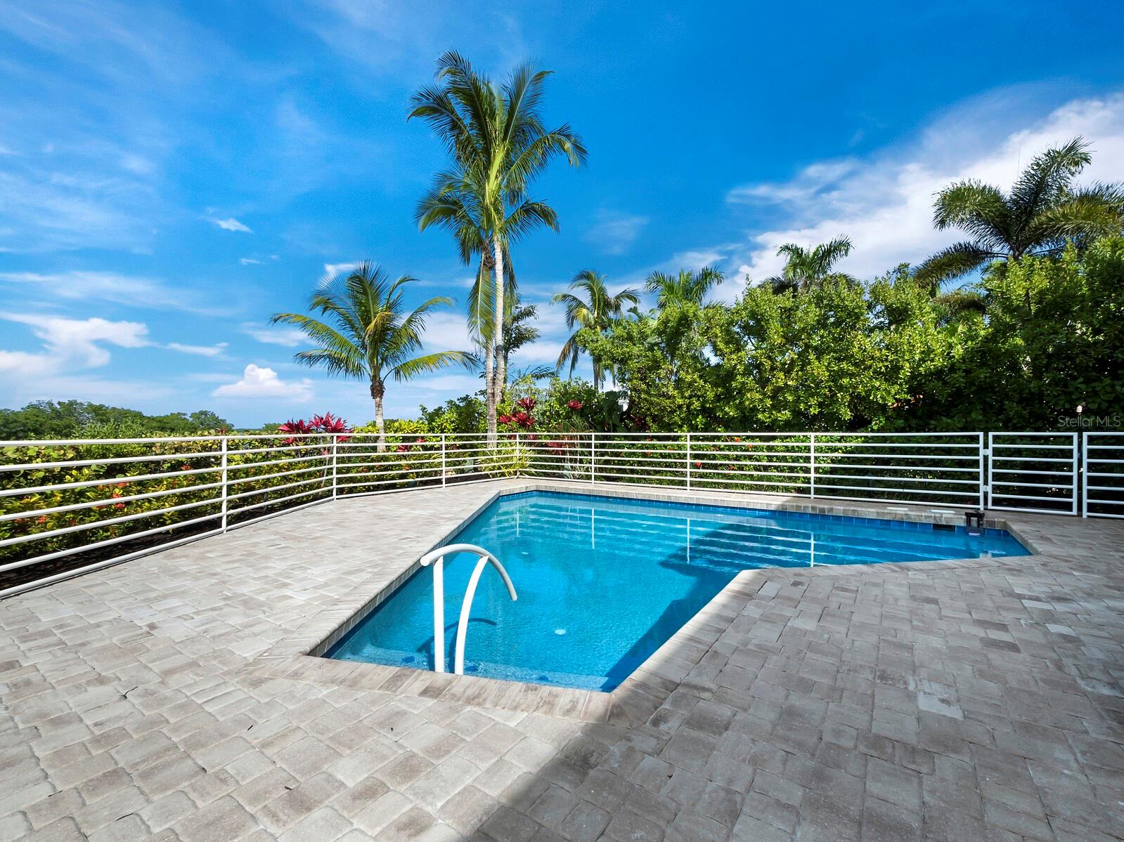 BAY ISLES - Residential