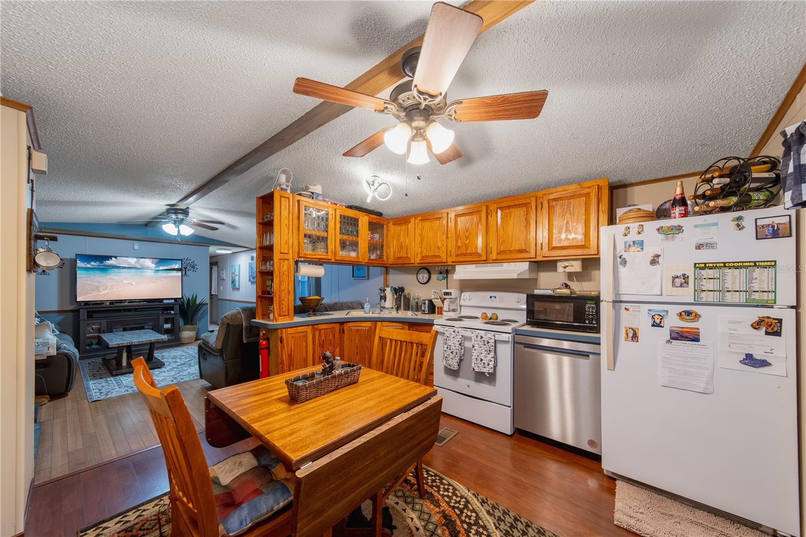 LAKE SIDE ESTATES - Residential