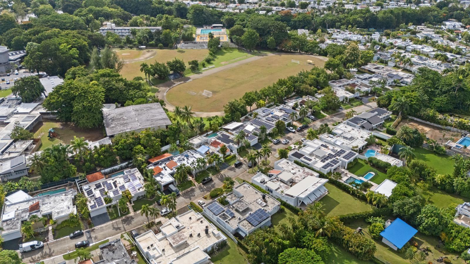 URB. PARQUES DE SANTA MARÍA - Residential