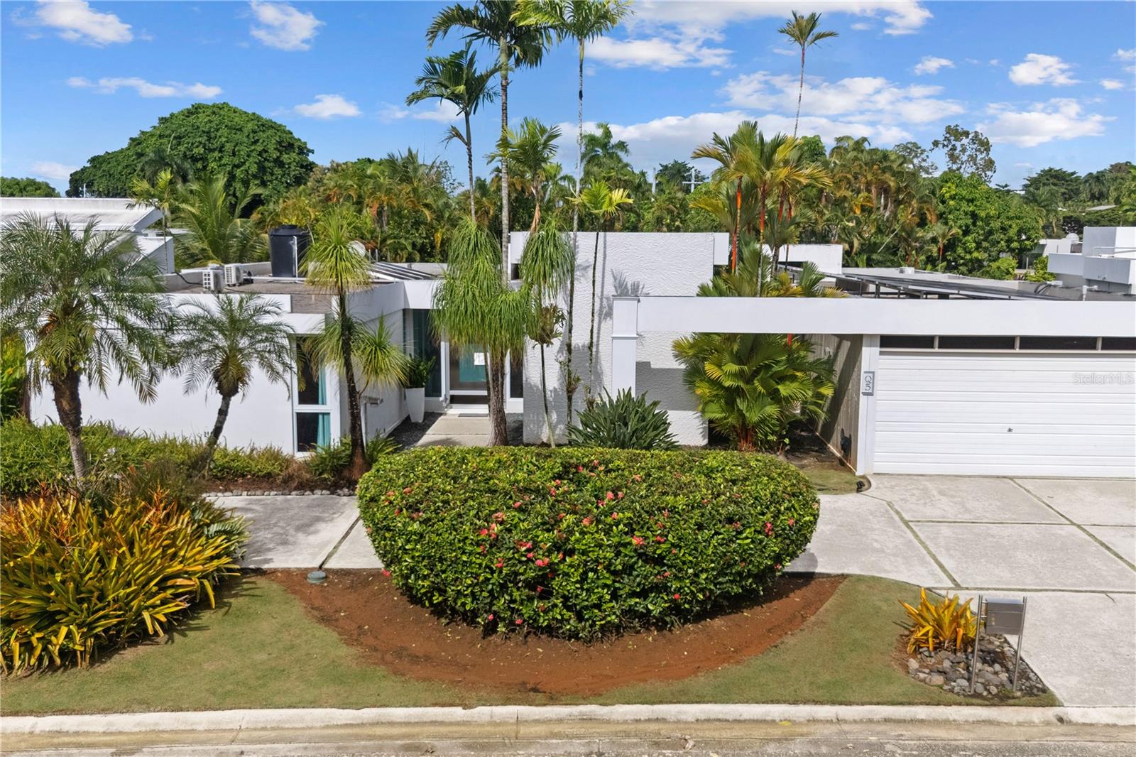 Welcome to Parques de Santa María in San Juan. This elegant 5-bedroom, 3.5-bathroom single-family residence offers 4,029 sq. ft. of living space filled with natural light, a 2-car garage with additional exterior parking, solar panels for energy efficiency, and a full power generator for uninterrupted comfort. The community features pickleball and tennis courts, a playground, a walking track, and 24/7 security, while its prime location provides easy access to schools, hospitals, supermarkets, shopping malls, pharmacies, and major highways. HOA: $360/month ; CRIM: $4,276/year.