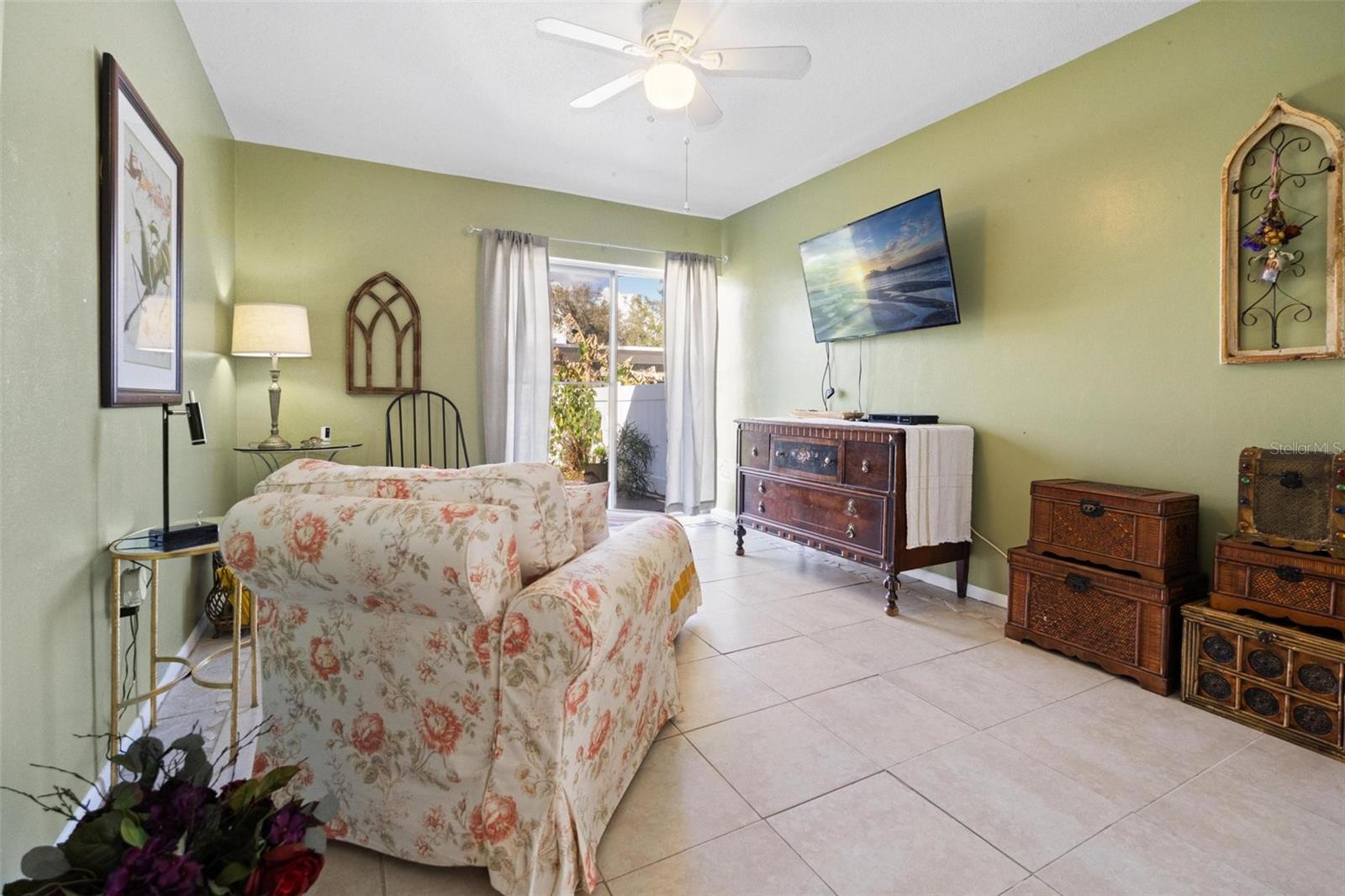 PENTHOUSE GROVES - Residential