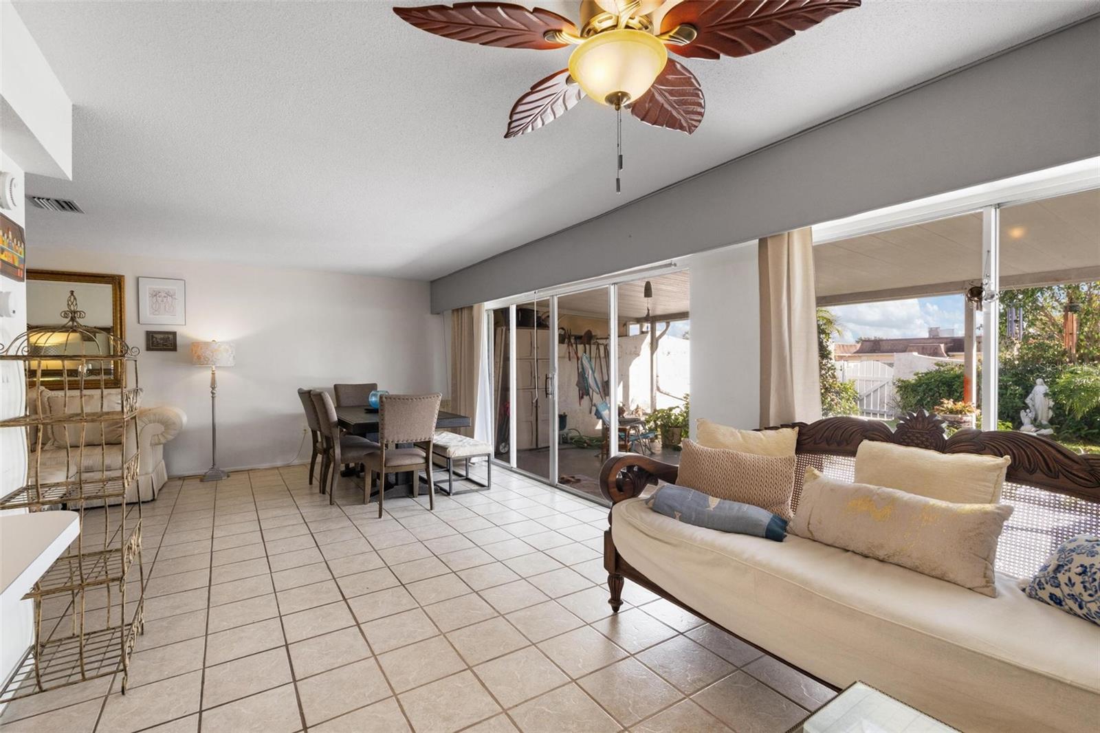 PENTHOUSE GROVES - Residential