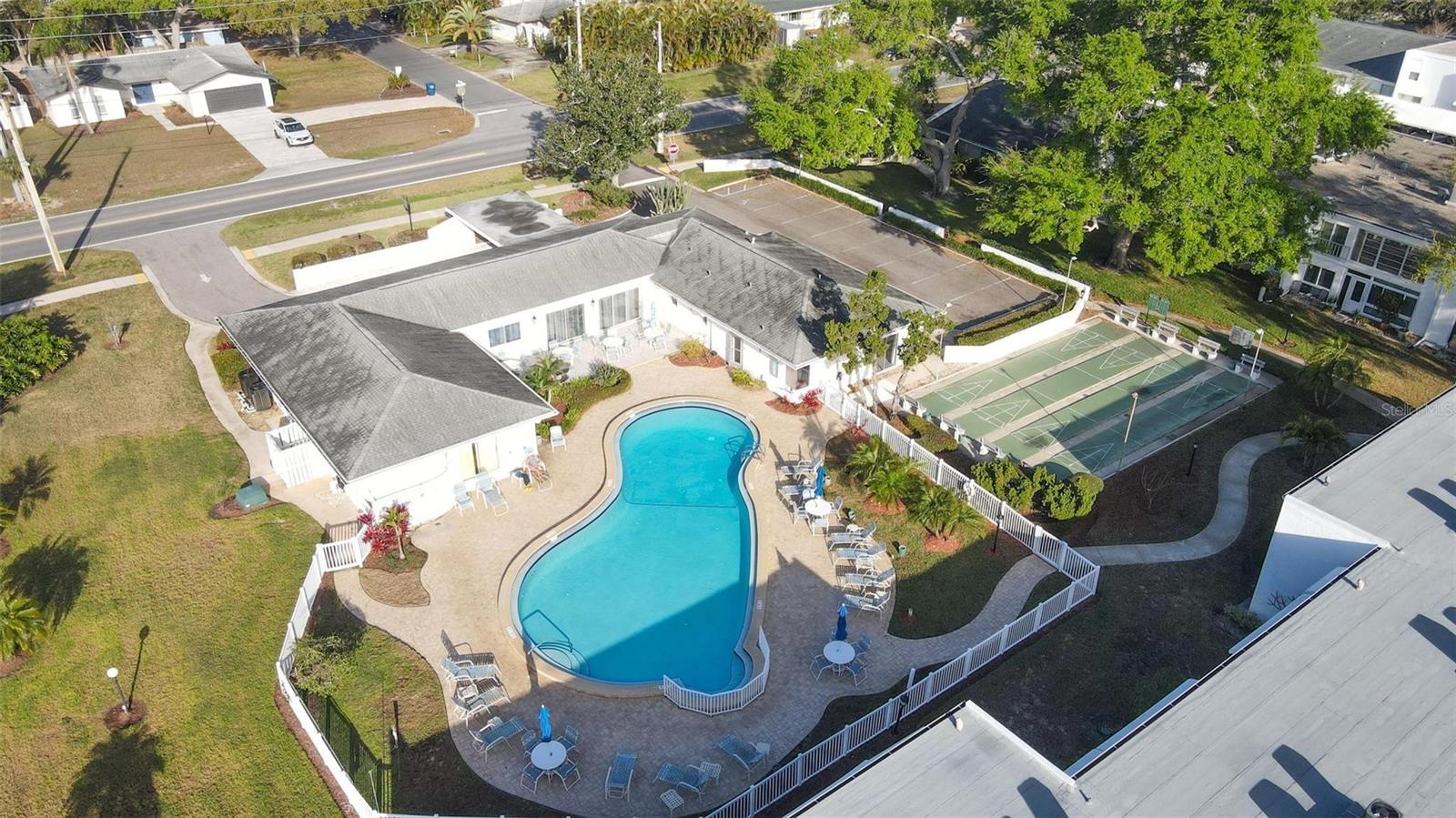 PENTHOUSE GROVES - Residential