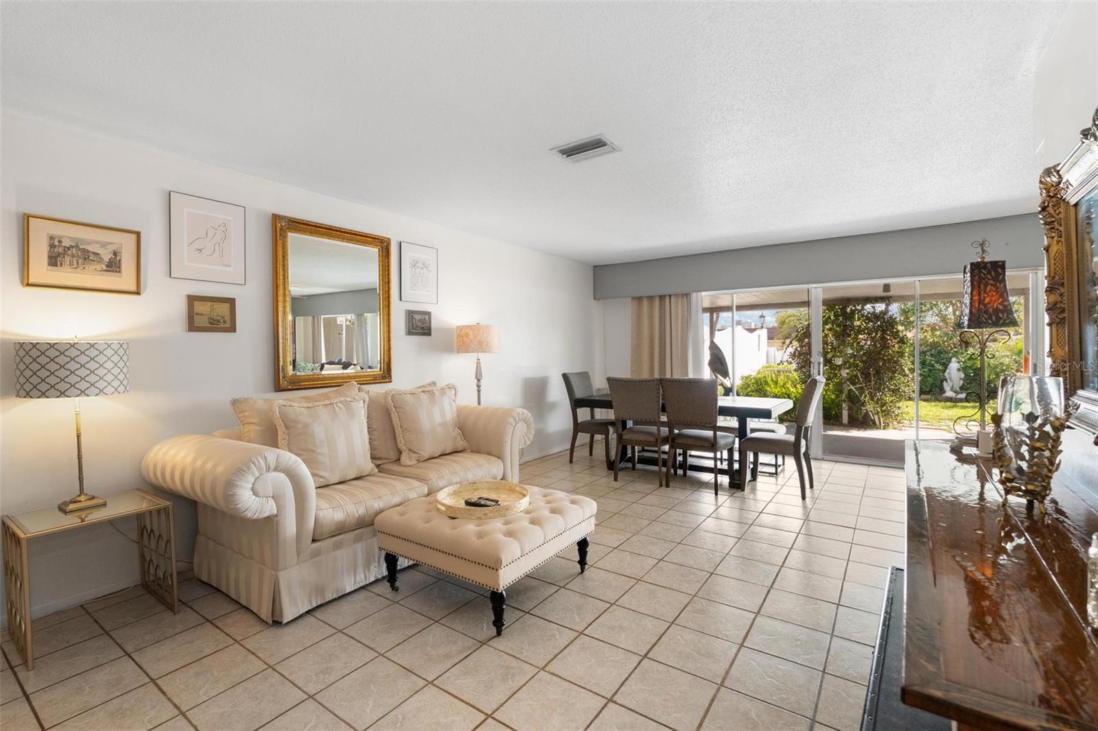 PENTHOUSE GROVES - Residential