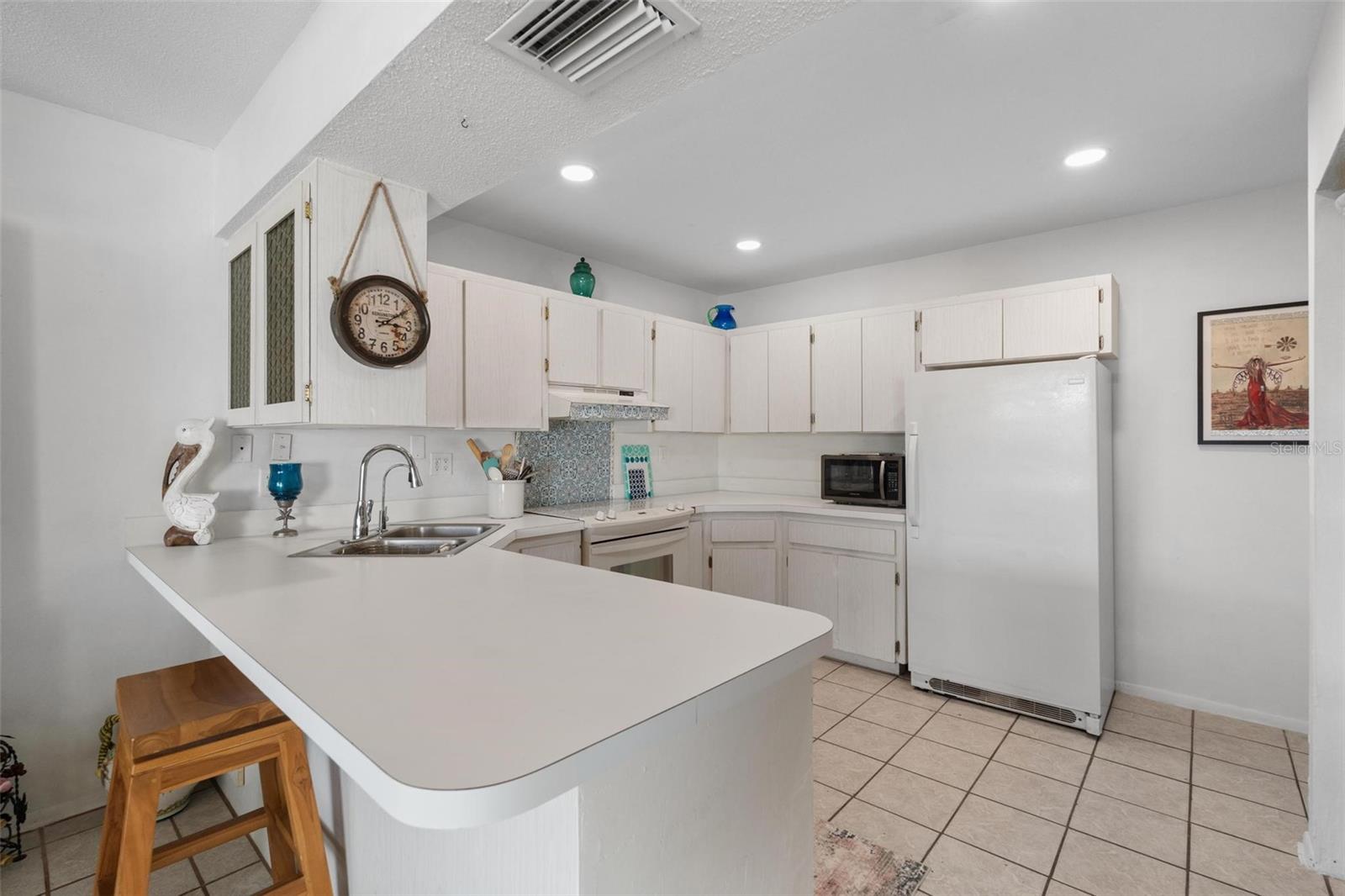 PENTHOUSE GROVES - Residential