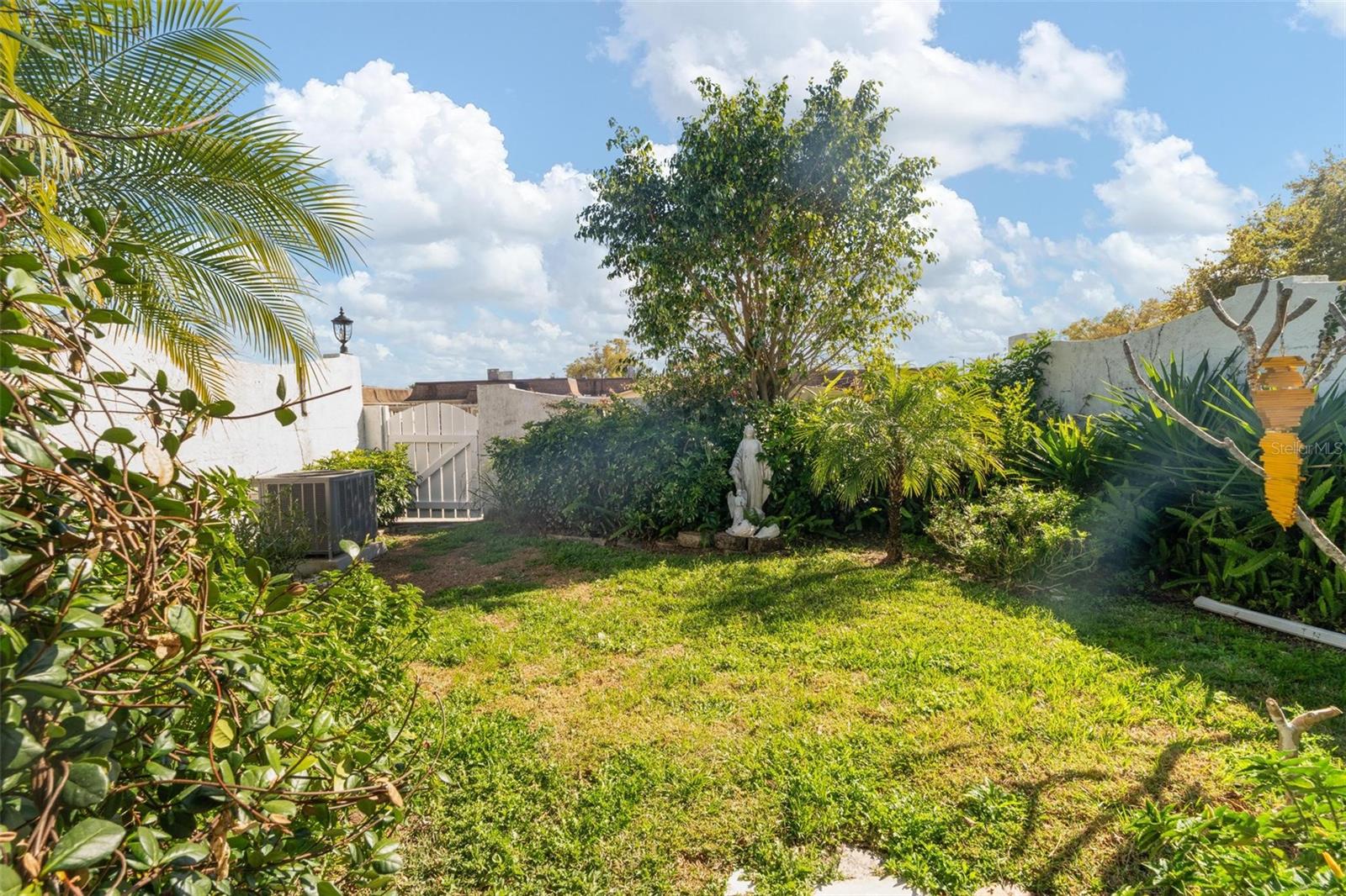 PENTHOUSE GROVES - Residential