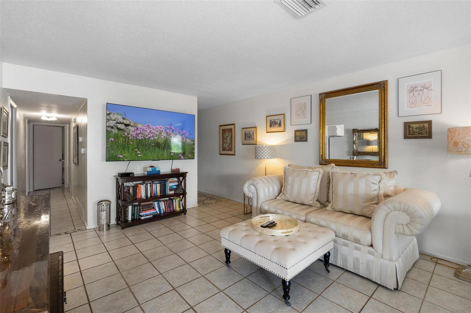 PENTHOUSE GROVES - Residential