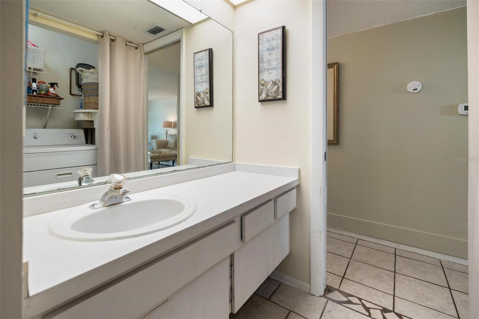 PENTHOUSE GROVES - Residential