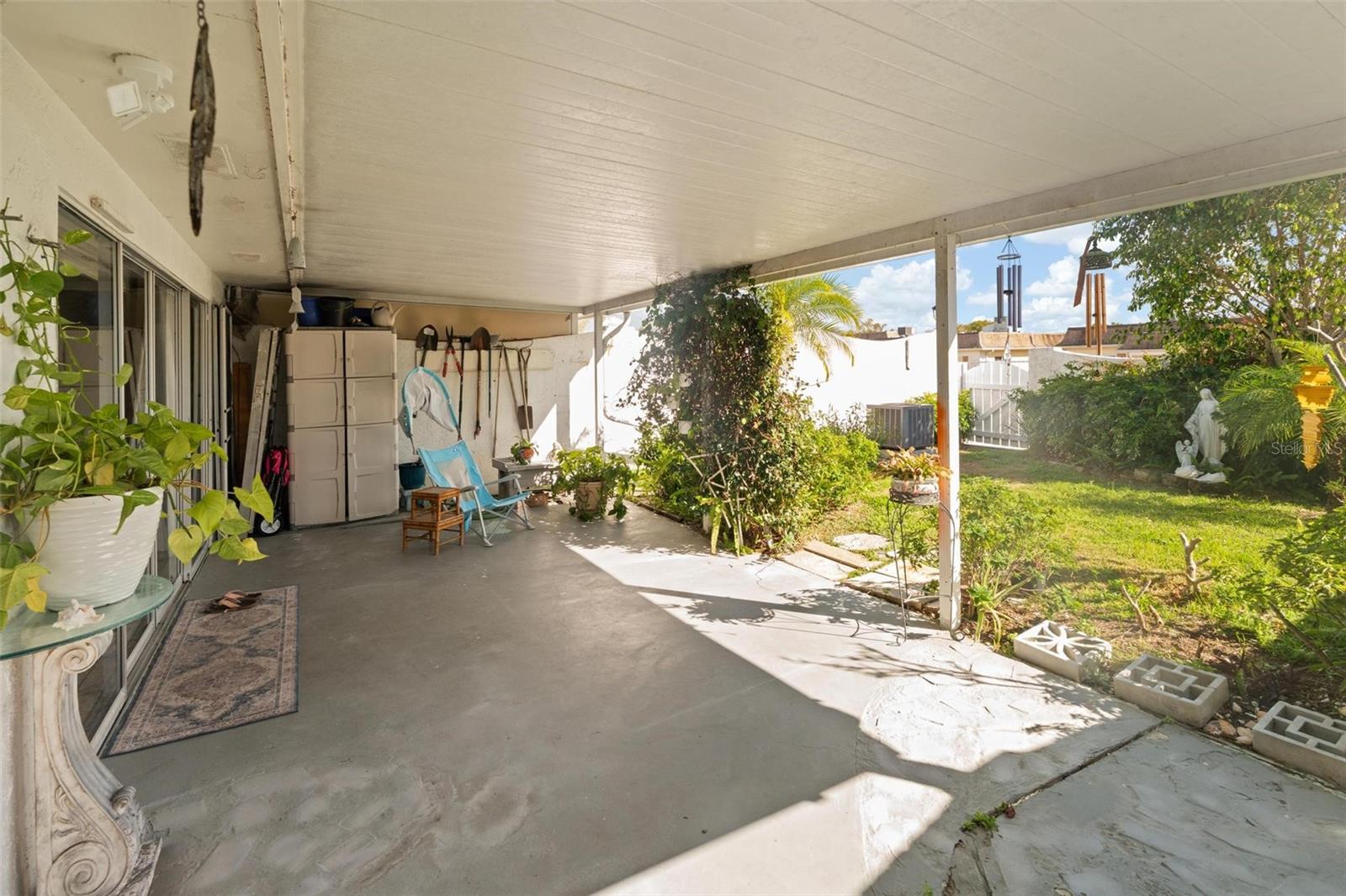 PENTHOUSE GROVES - Residential