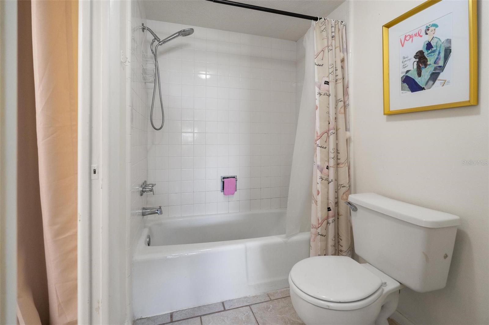 PENTHOUSE GROVES - Residential