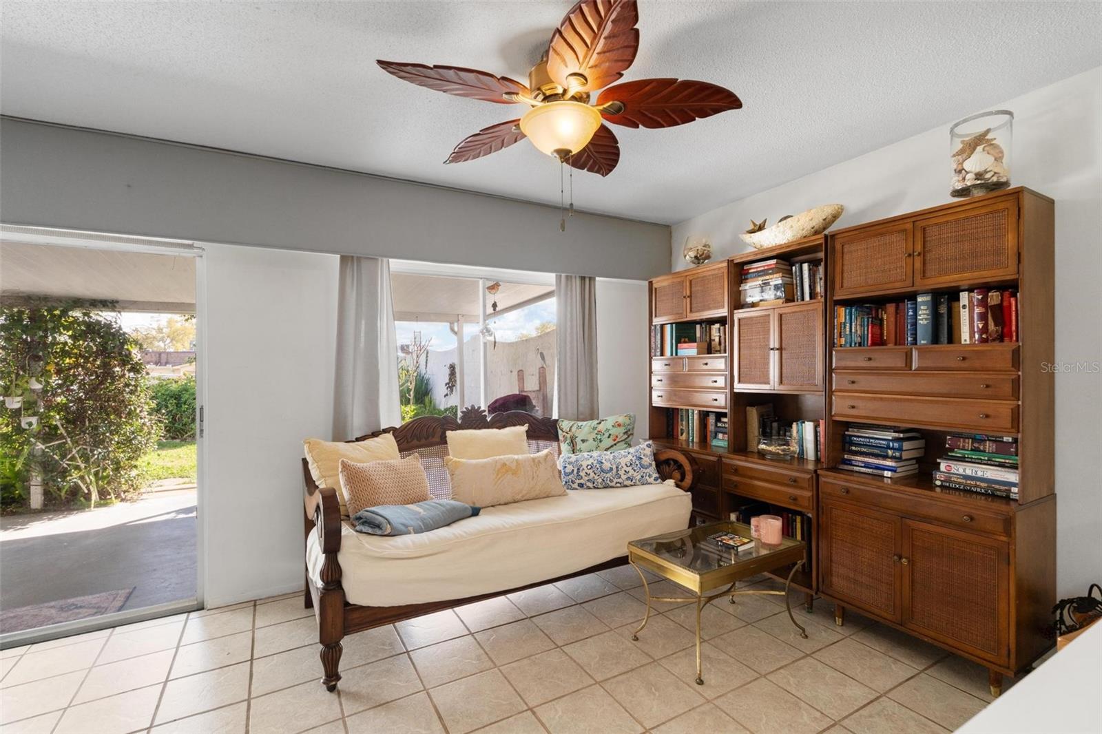 PENTHOUSE GROVES - Residential