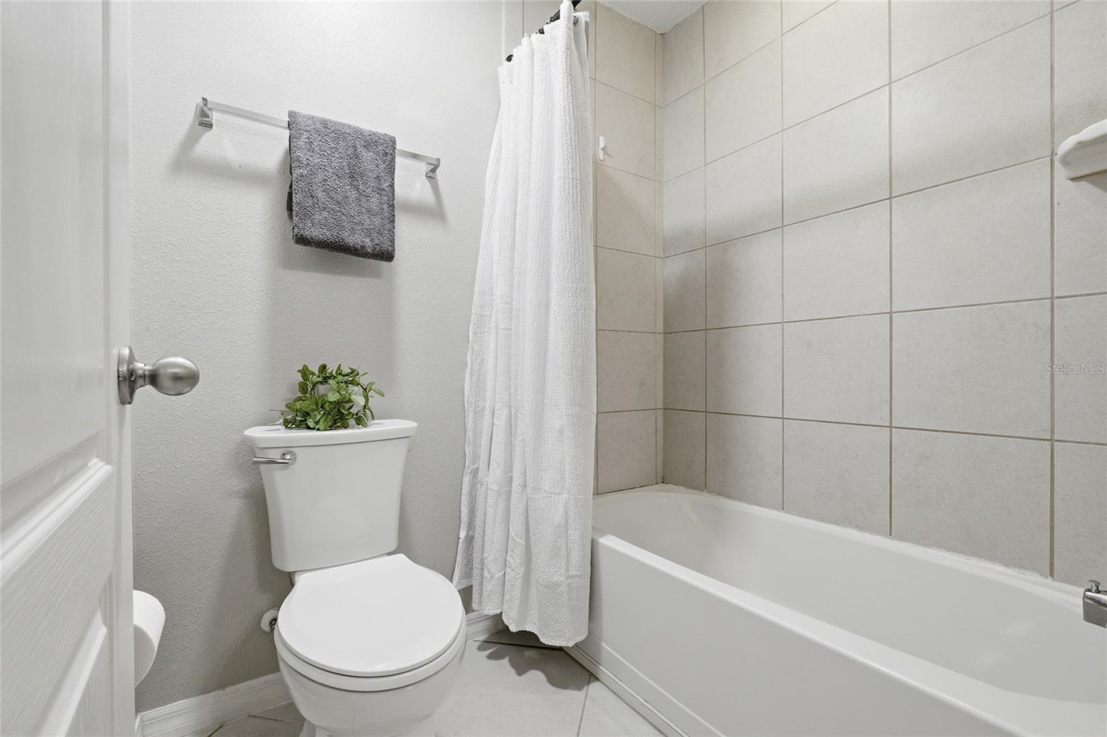 GROVELAND EAGLE POINTE PH 01 - Residential