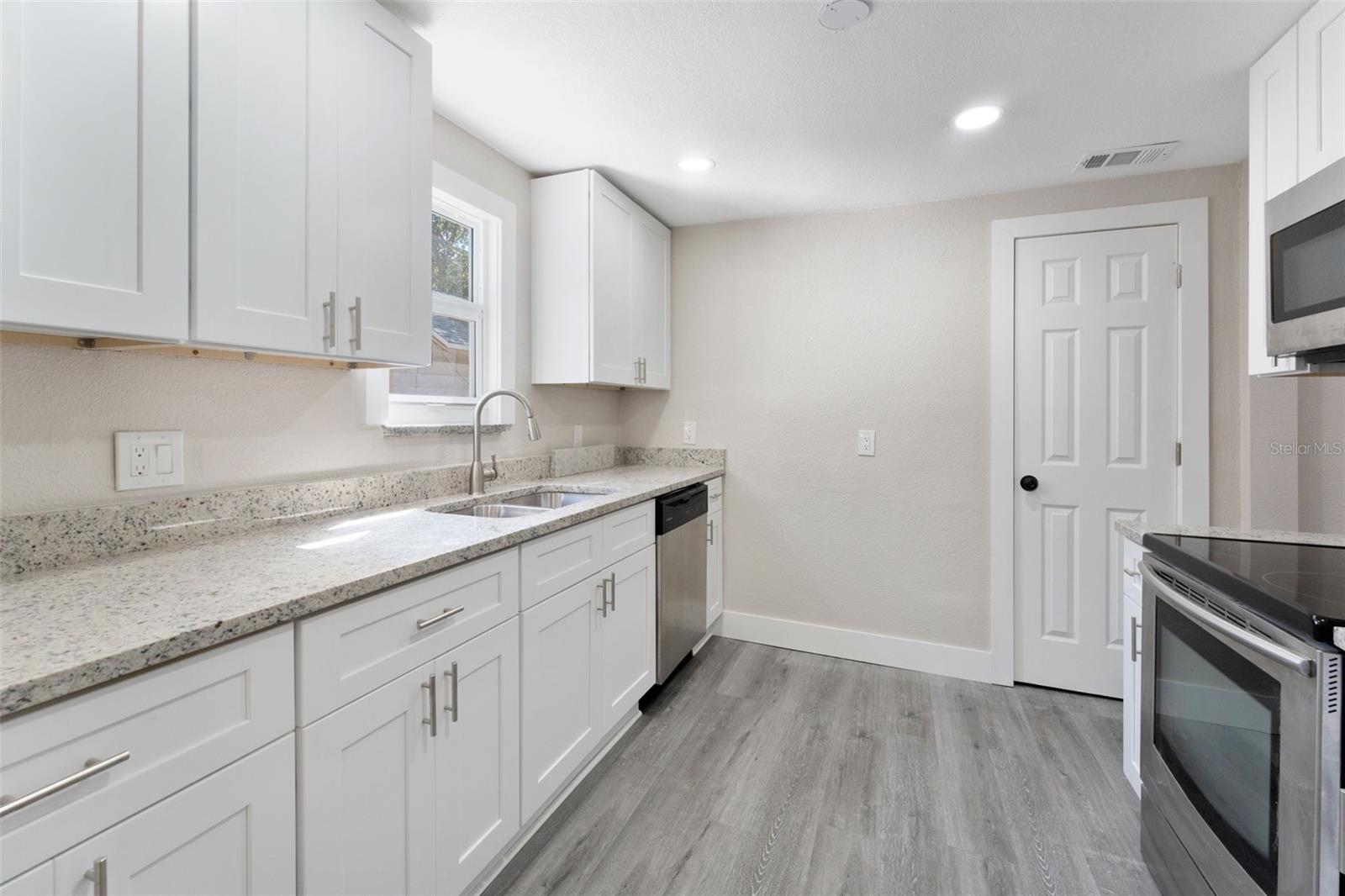 LELLMAN HEIGHTS 1ST SEC - Residential Lease