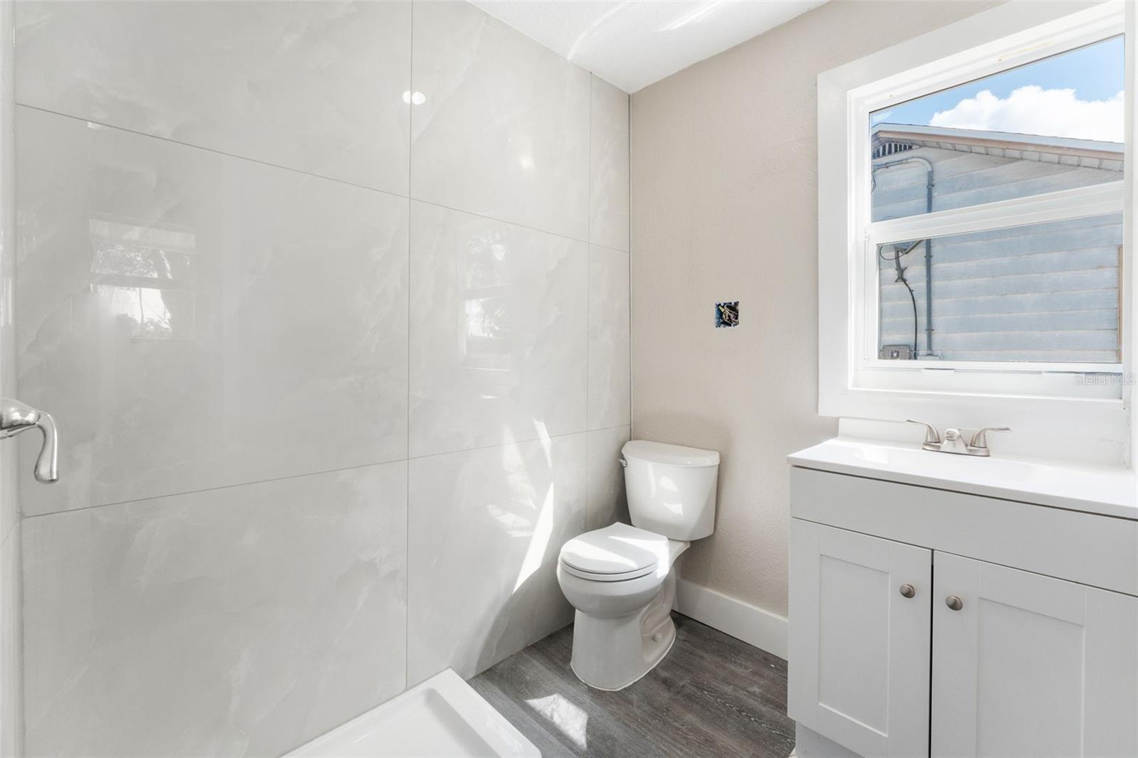 LELLMAN HEIGHTS 1ST SEC - Residential Lease