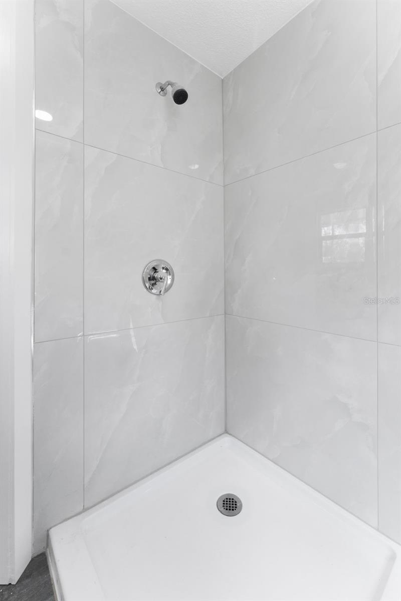 LELLMAN HEIGHTS 1ST SEC - Residential Lease