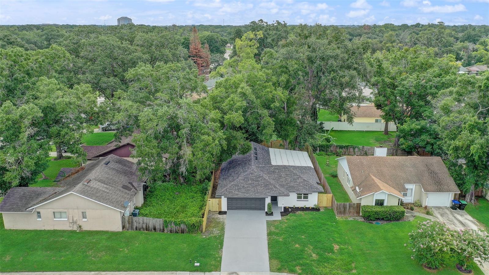7711 LAKESIDE WOODS DRIVE