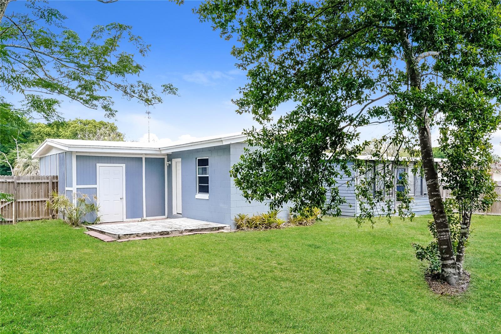 DELTONA LAKES UNIT 72 - Residential Lease