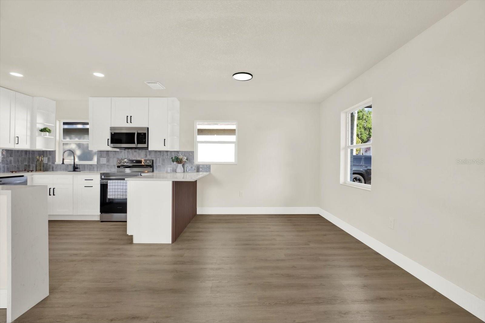 LINCOLN PARK SOUTH - Residential