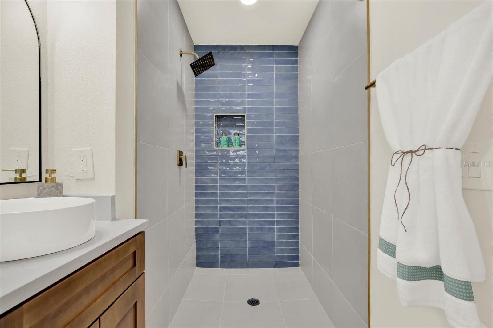 LINCOLN PARK SOUTH - Residential