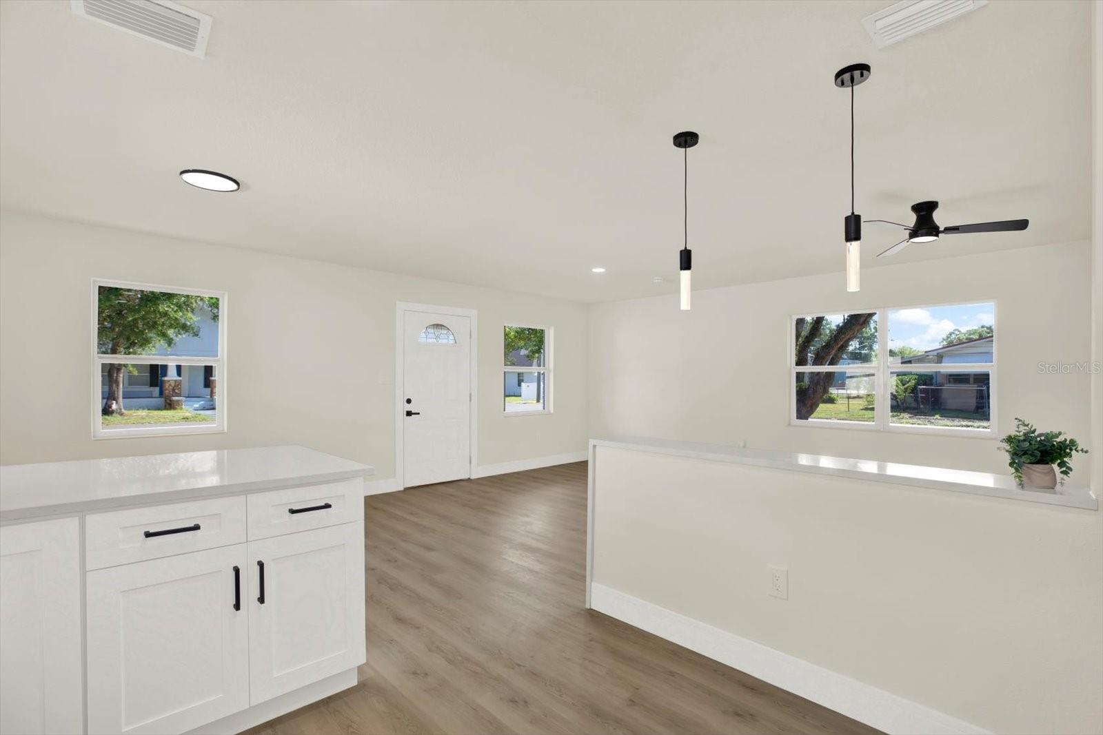 LINCOLN PARK SOUTH - Residential