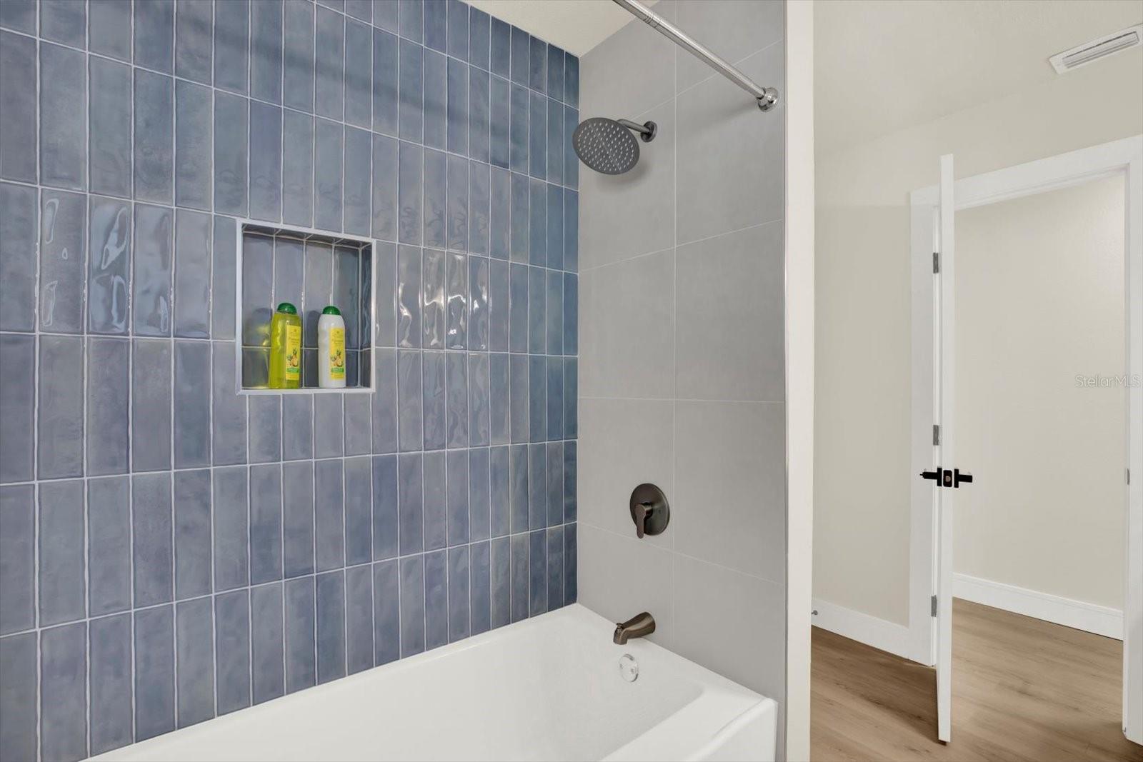 LINCOLN PARK SOUTH - Residential