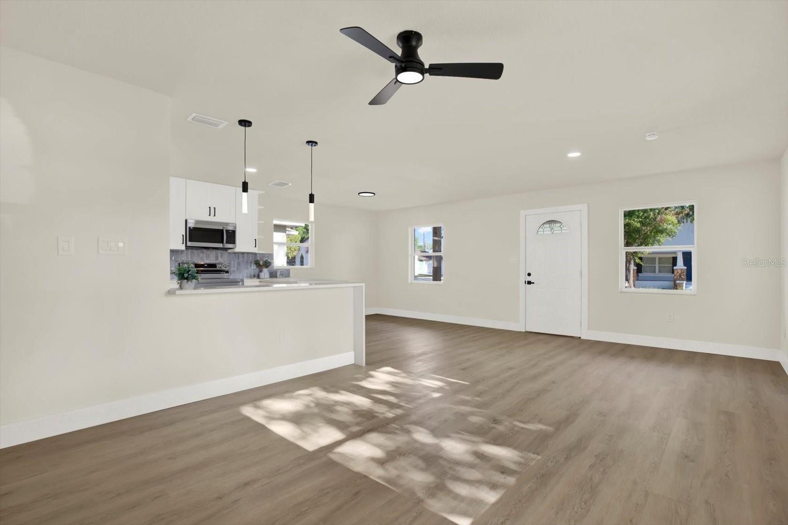LINCOLN PARK SOUTH - Residential