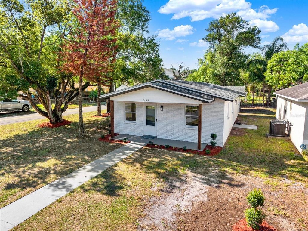 Photo of 907 E Renfro Street, Plant City, FL 33563 (MLS # TB8504755)