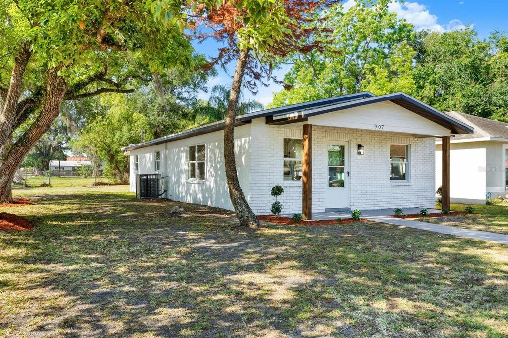 Photo of 907 E Renfro Street, Plant City, FL 33563 (MLS # TB8504755)