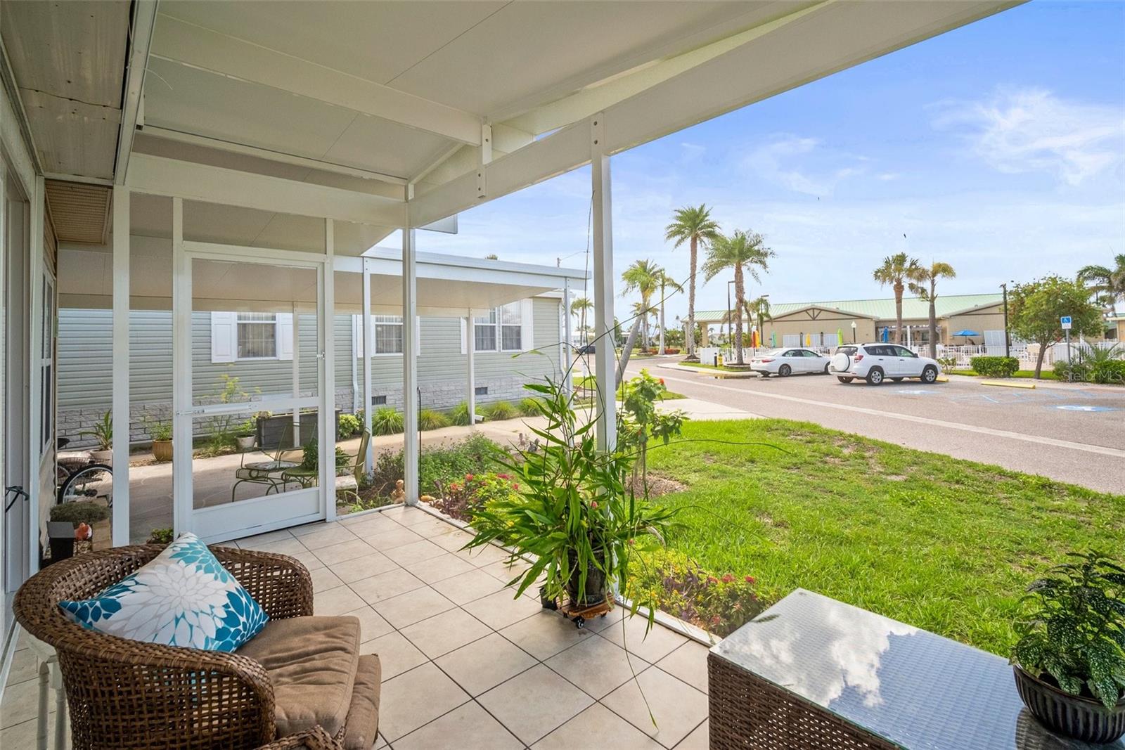 614 N WATERWAY
