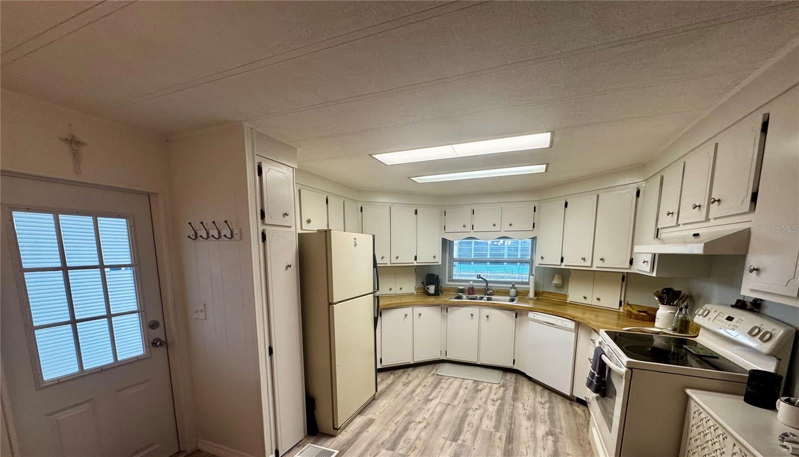 5619 BAYSHORE ROAD 240, PALMETTO, FL, 34221 3 5619 BAYSHORE ROAD 240