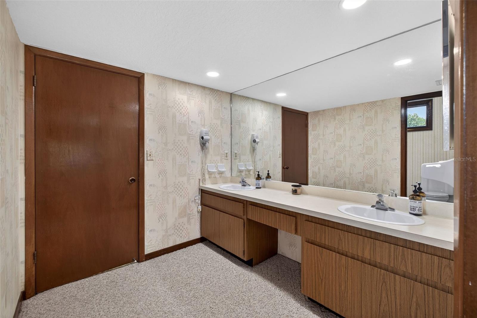QUAIL HOLLOW - Residential
