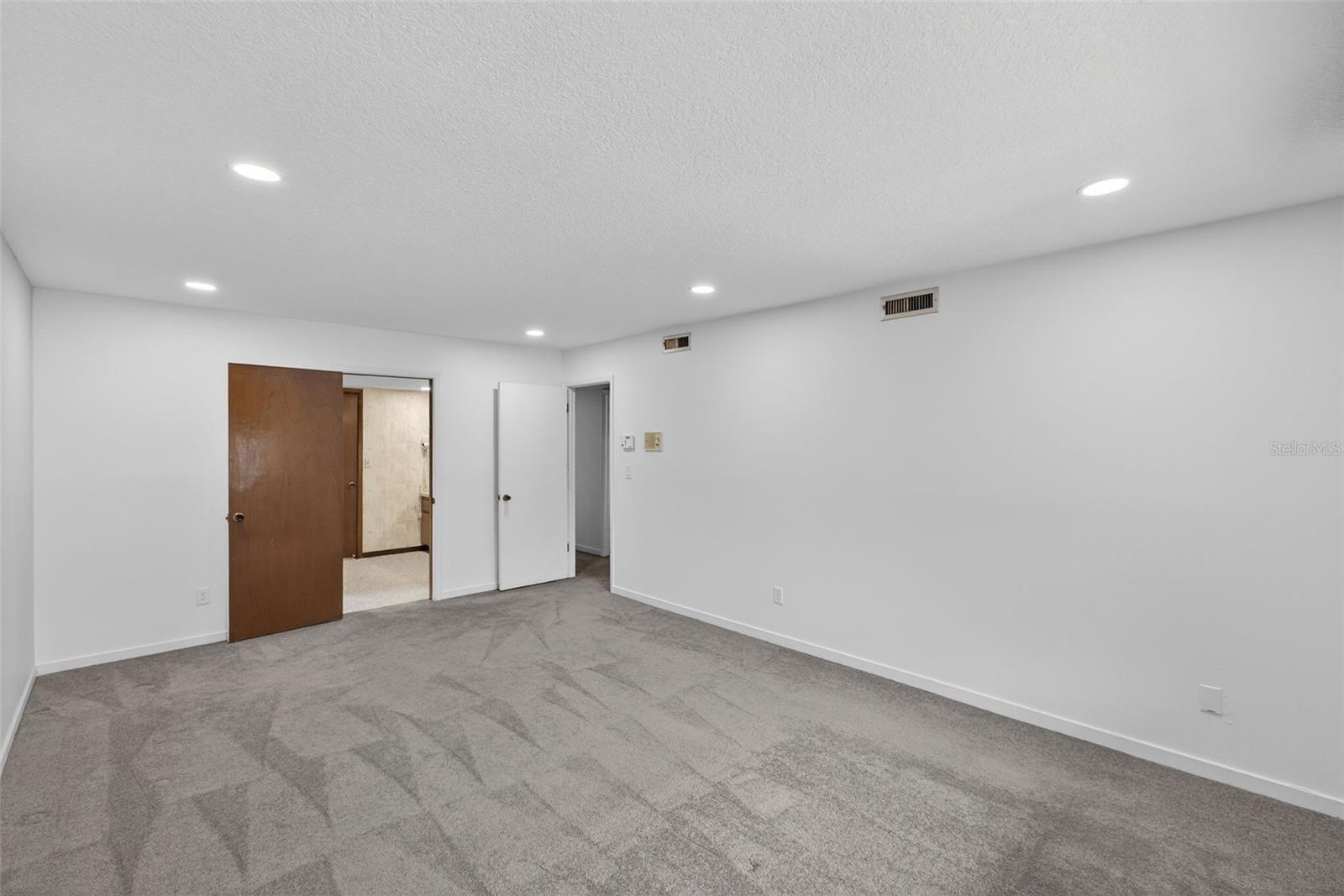 QUAIL HOLLOW - Residential